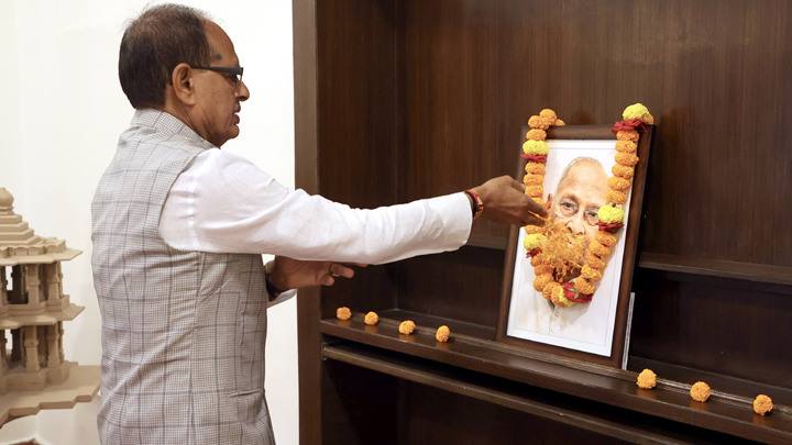मुख्यमंत्री श्री चौहान ने श्रद्धेय प्यारेलाल जी खंडेलवाल की पुण्य-तिथि पर किया नमन